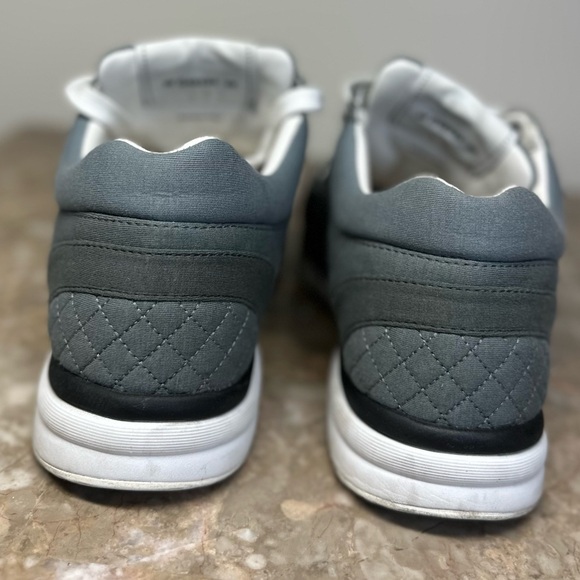 Chanel 2023 interlocking CC logo sneakers size 39 - Picture 11 of 12